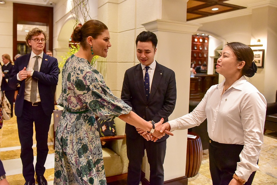 Công chúa Thụy Điển thăm căn hầm trú bom dưới khách sạn 5 sao ở Hà Nội - 2 Công chúa Thụy Điển thăm căn hầm trú bom dưới khách sạn 5 sao ở Hà Nội - 2