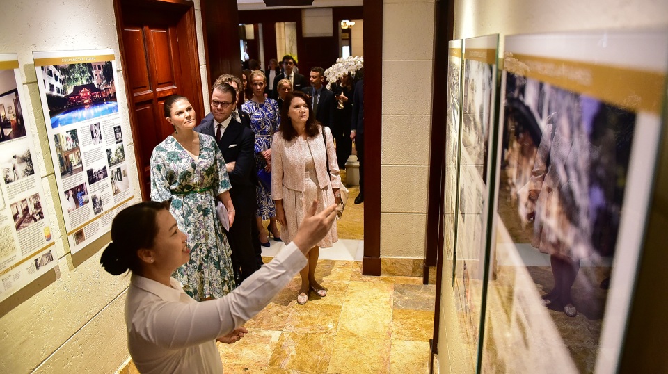 Công chúa Thụy Điển thăm căn hầm trú bom dưới khách sạn 5 sao ở Hà Nội - 4 Công chúa Thụy Điển thăm căn hầm trú bom dưới khách sạn 5 sao ở Hà Nội - 4