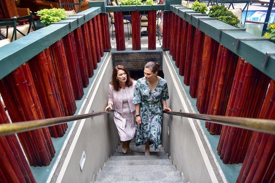 Công chúa Thụy Điển thăm căn hầm trú bom dưới khách sạn 5 sao ở Hà Nội - 5 Công chúa Thụy Điển thăm căn hầm trú bom dưới khách sạn 5 sao ở Hà Nội - 5