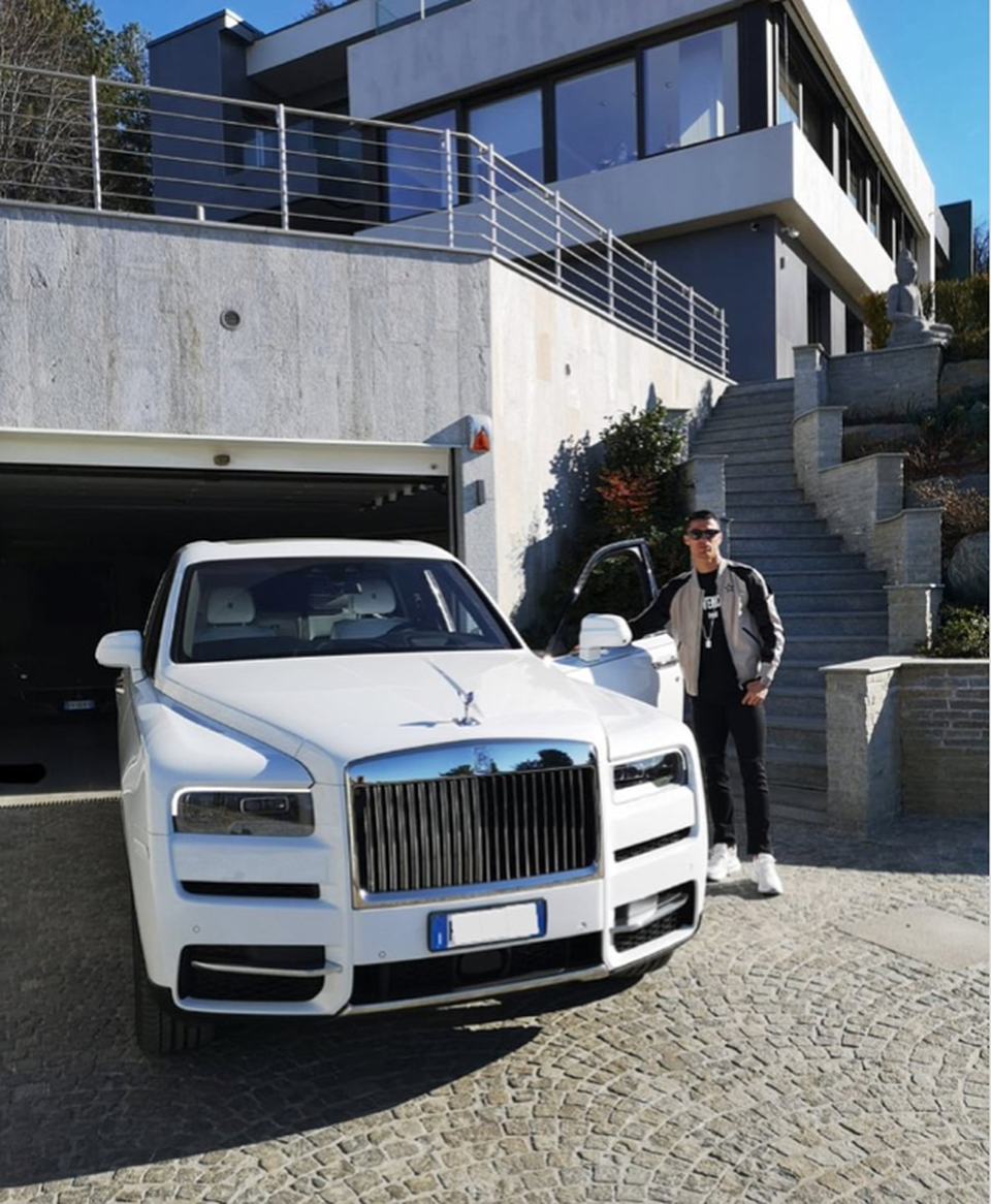 Cristiano Ronaldo phủ nhận việc vung tiền mua siêu xe đắt nhất thế giới - 3 Cristiano Ronaldo phủ nhận việc vung tiền mua siêu xe đắt nhất thế giới - 3