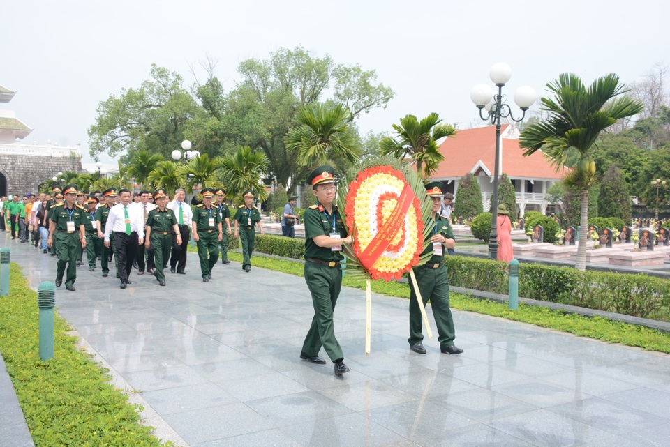 Quỹ Vòng tay đồng đội tiếp tục trao 200 triệu đồng giúp đỡ học sinh nghèo tỉnh Điện Biên - 1 Quỹ Vòng tay đồng đội tiếp tục trao 200 triệu đồng giúp đỡ học sinh nghèo tỉnh Điện Biên - 1
