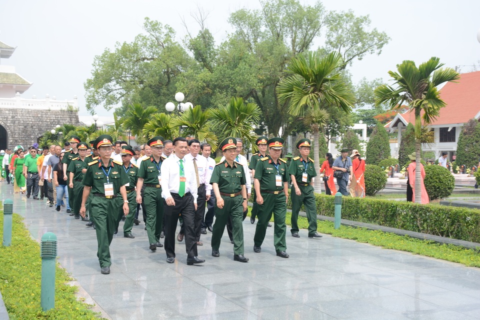 Quỹ Vòng tay đồng đội tiếp tục trao 200 triệu đồng giúp đỡ học sinh nghèo tỉnh Điện Biên - 3 Quỹ Vòng tay đồng đội tiếp tục trao 200 triệu đồng giúp đỡ học sinh nghèo tỉnh Điện Biên - 3