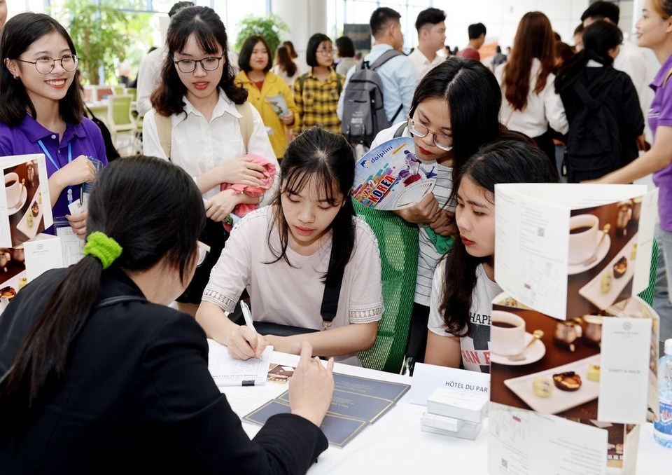 10 trường đại học hợp lực tìm cơ hội việc làm ngành Du lịch Khách sạn cho sinh viên - 1