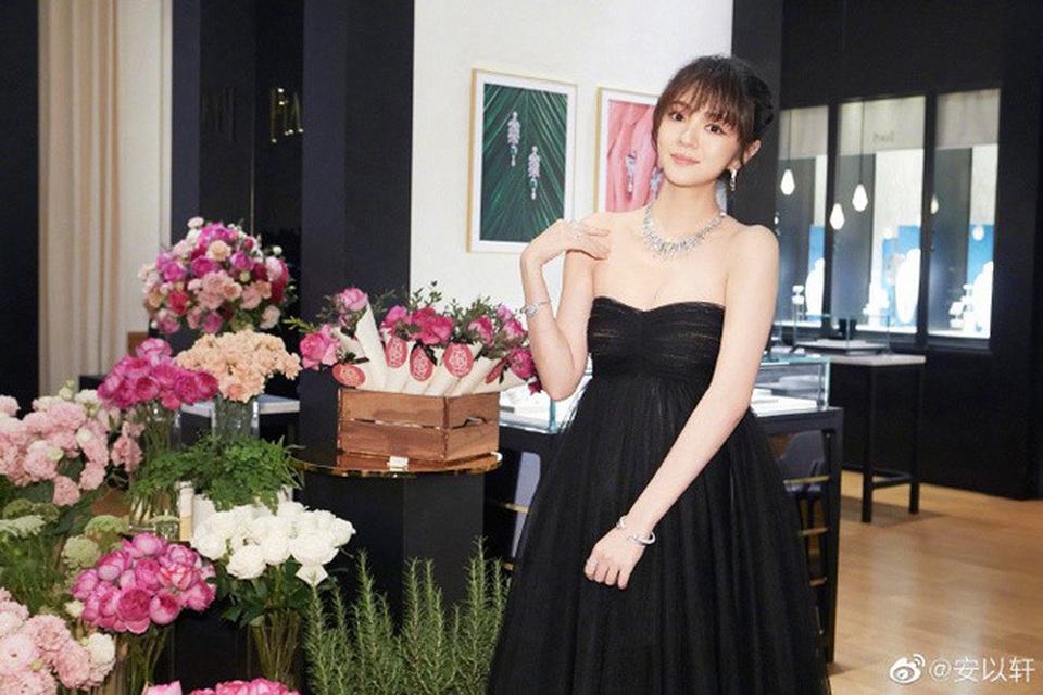 “Bà bầu” An Dĩ Hiên xinh đẹp ở tuổi 39 - 4