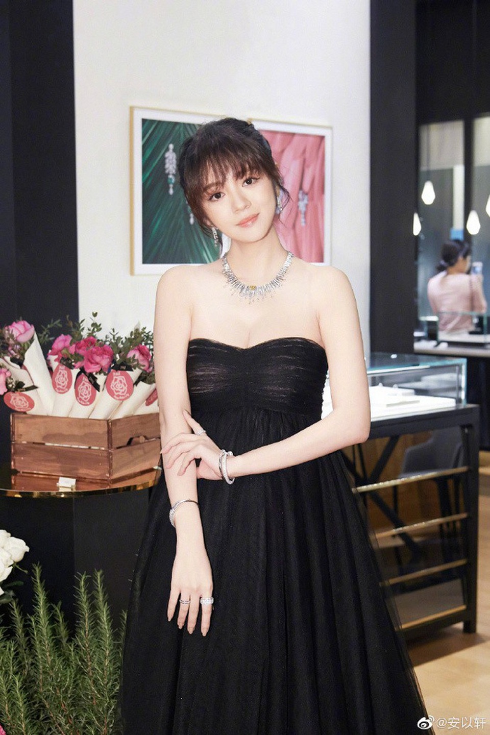 “Bà bầu” An Dĩ Hiên xinh đẹp ở tuổi 39 - 2