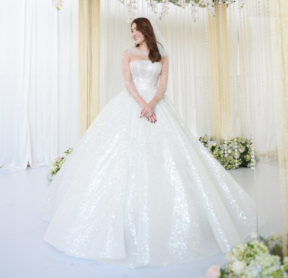 Huyền My than “muốn trẹo cổ” khi gắn 2kg... xích lên tóc - 13