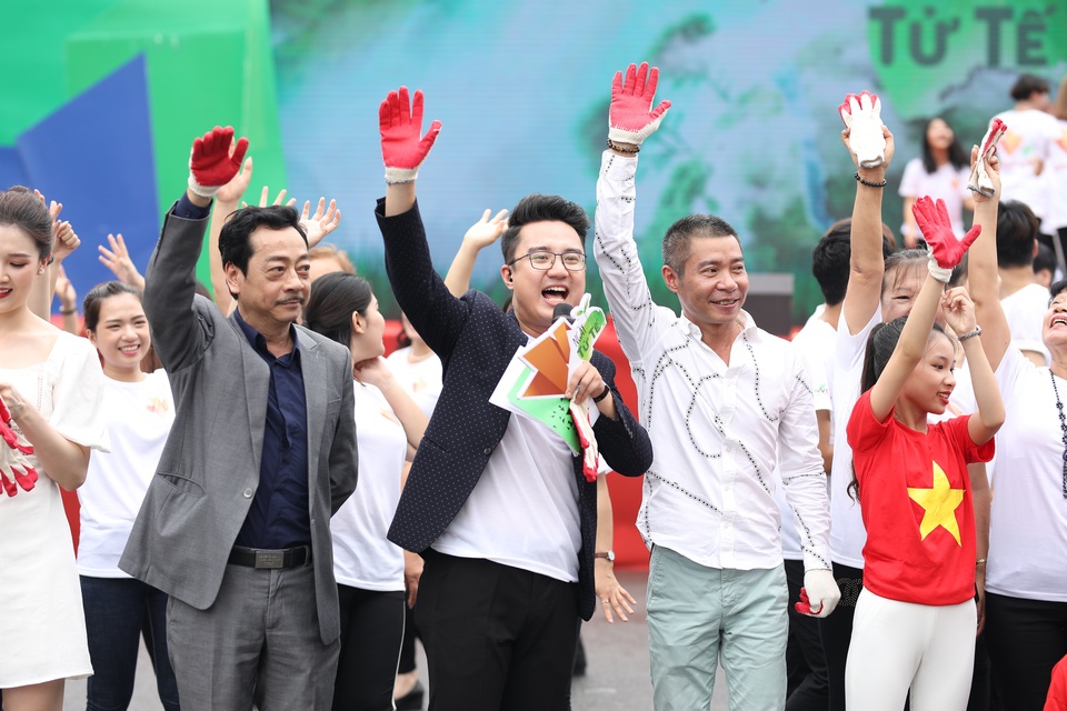 Siêu mẫu Hồng Quế gợi cảm trình diễn kêu gọi bảo vệ môi trường không rác thải - 10 Siêu mẫu Hồng Quế gợi cảm trình diễn kêu gọi bảo vệ môi trường không rác thải - 10
