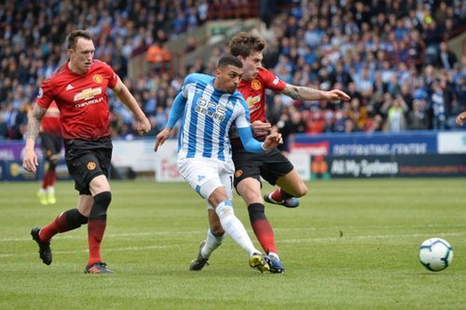 Những khoảnh khắc tệ hại của Man Utd trước Huddersfield - 8