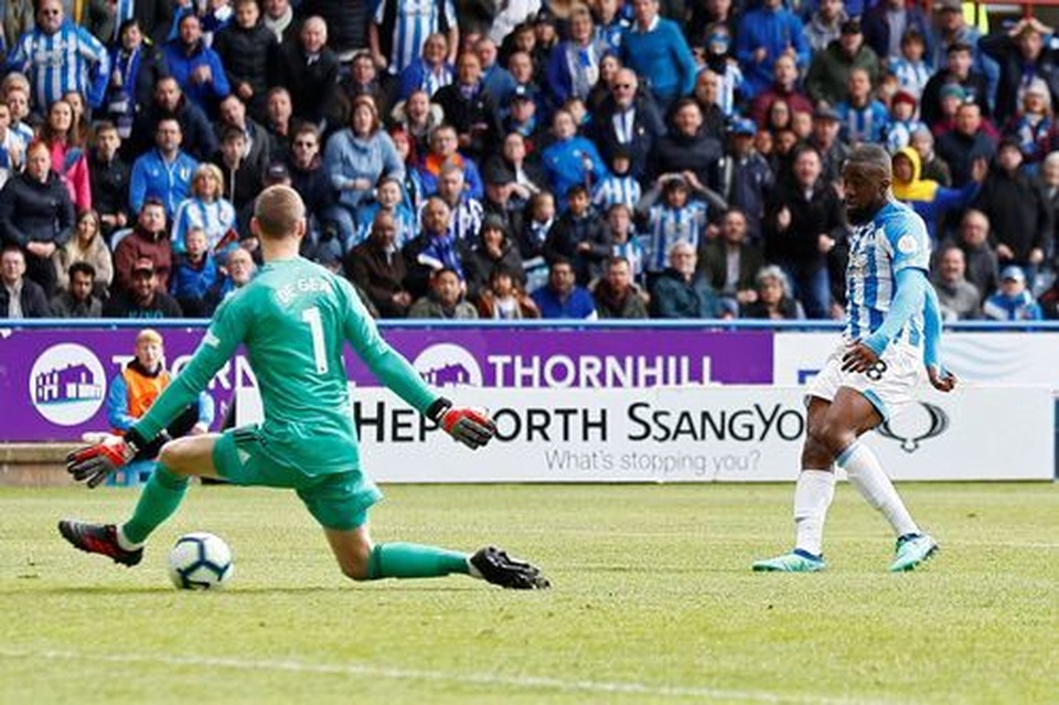 Những khoảnh khắc tệ hại của Man Utd trước Huddersfield - 10