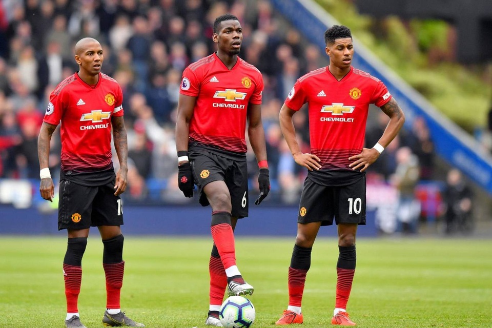 Những khoảnh khắc tệ hại của Man Utd trước Huddersfield - 12