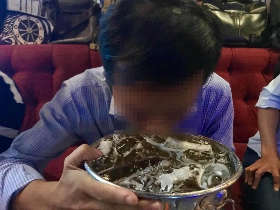 Người trẻ trong cơn cuồng Mày không uống là khinh anh - 3 Người trẻ trong cơn cuồng Mày không uống là khinh anh - 3