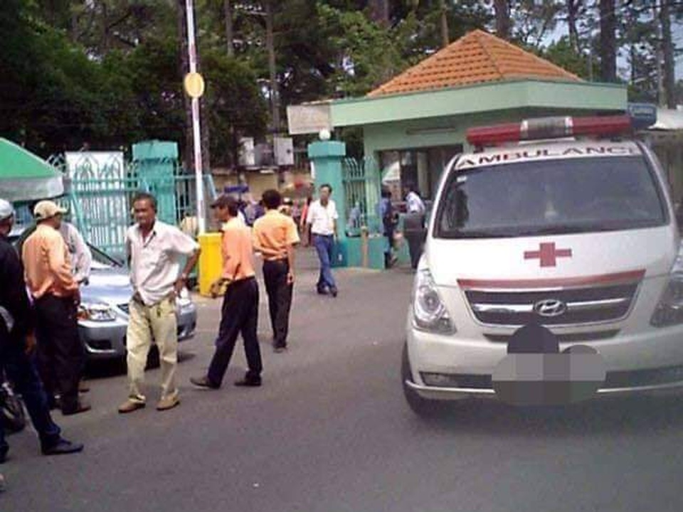 Hòa Bình: Bê tông đổ làm 2 học sinh bị thương nặng - 2 Hòa Bình: Bê tông đổ làm 2 học sinh bị thương nặng - 2