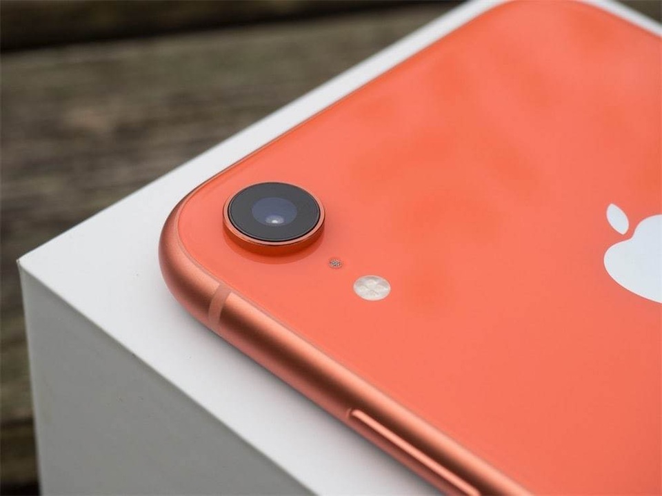 Apple phóng đại pin trên iPhone cao hơn 51% so với thực tế? - 2 Apple phóng đại pin trên iPhone cao hơn 51% so với thực tế? - 2