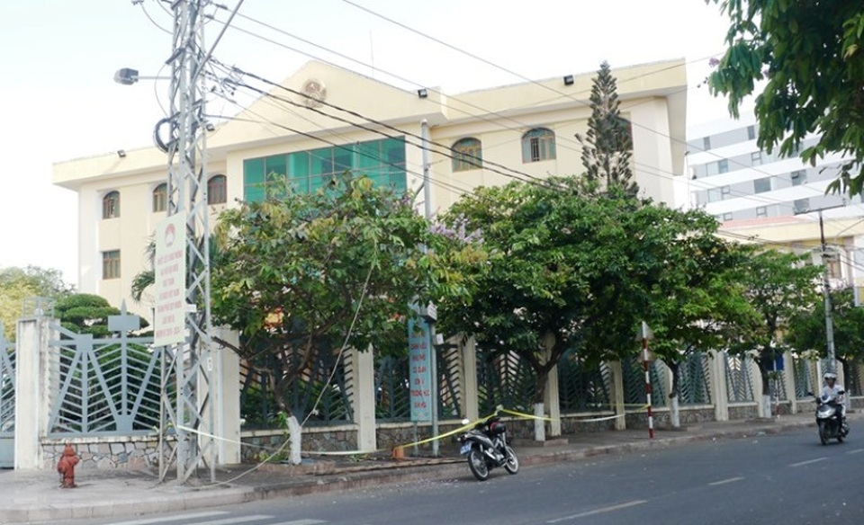 Một người đàn ông tử vong khi treo băng rôn - 1 Một người đàn ông tử vong khi treo băng rôn - 1