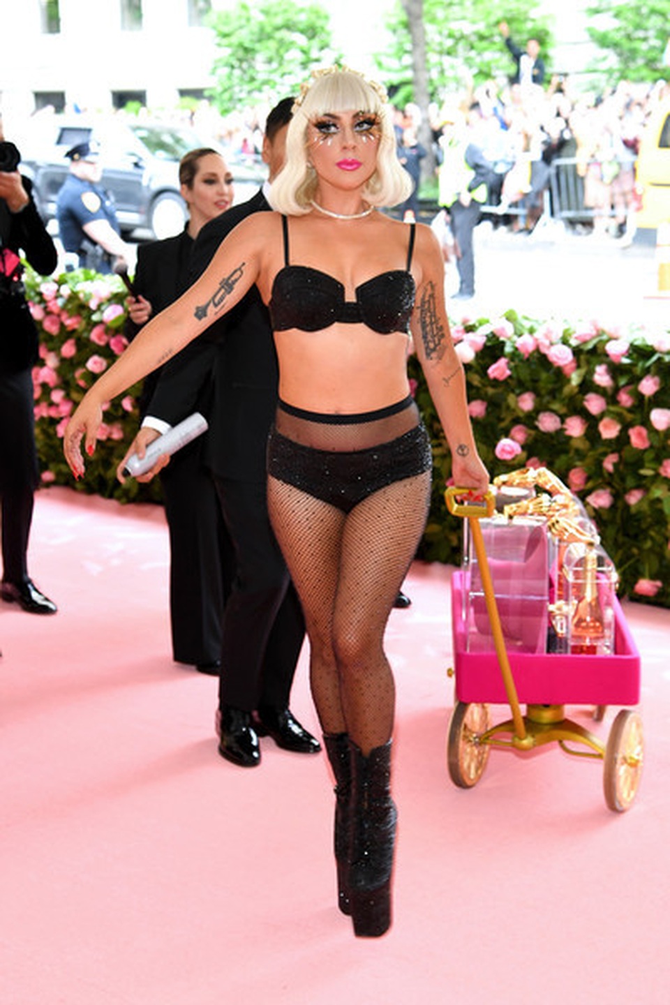 Loạt trang phục nổi bật của Lady Gaga tại Met gala 2019 - 2