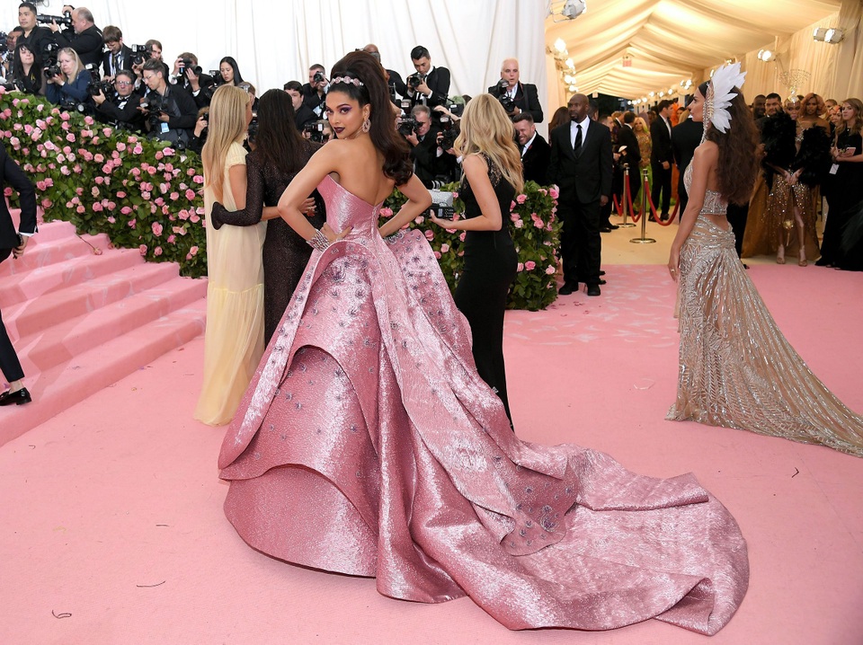 Minh tinh Ấn Độ kiêu sa dự Met gala - 1 Minh tinh Ấn Độ kiêu sa dự Met gala - 1