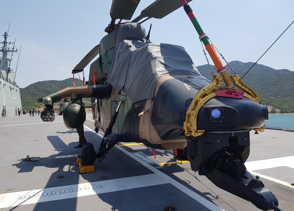 Dàn trực thăng hiện đại trên tàu đổ bộ lớn nhất Hải quân Úc đang ở Cam Ranh - 11 Dàn trực thăng hiện đại trên tàu đổ bộ lớn nhất Hải quân Úc đang ở Cam Ranh - 11