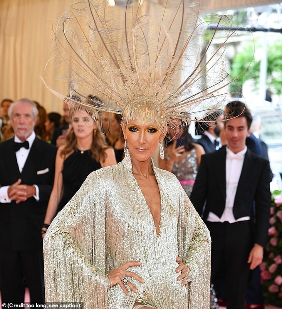 Celine Dion được khen mặc quá bắt mắt - 2 Celine Dion được khen mặc quá bắt mắt - 2