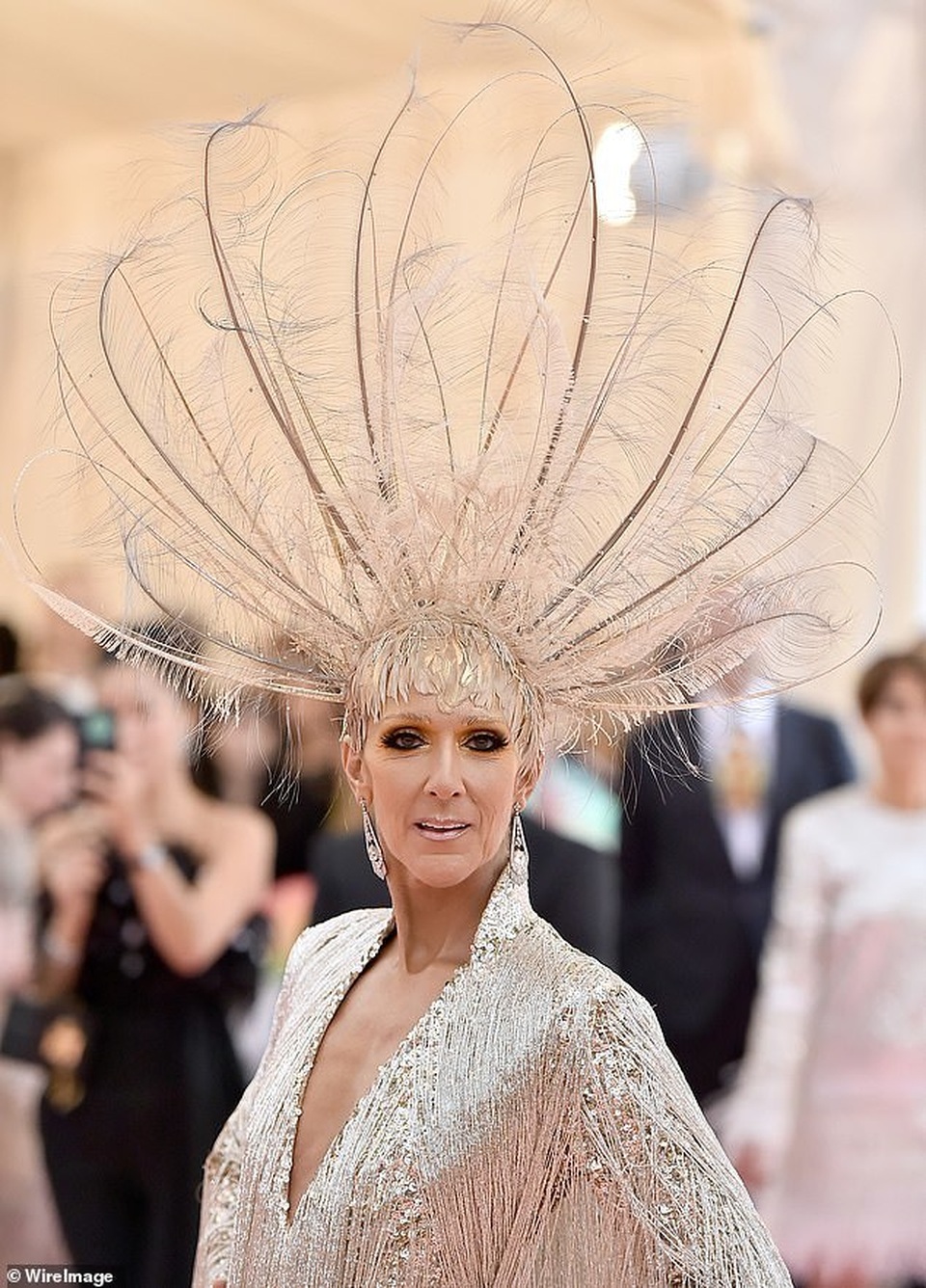 Celine Dion được khen mặc quá bắt mắt - 6 Celine Dion được khen mặc quá bắt mắt - 6