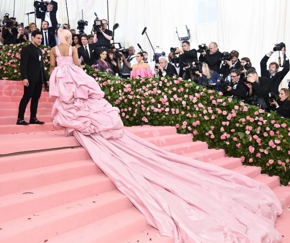 Nicki Minaj khoe ngực khủng tại Met gala - 1