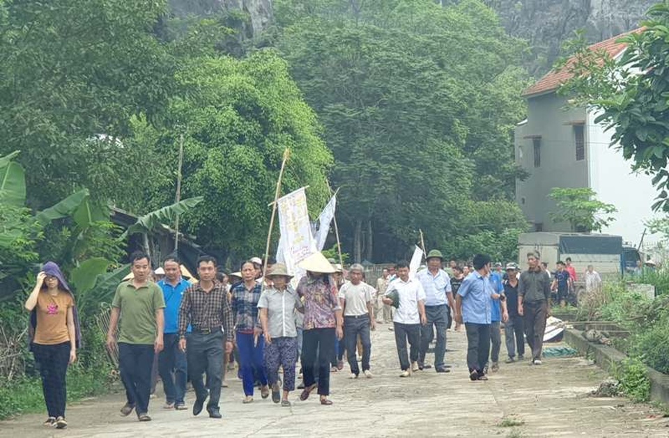 Tang thương nơi vùng quê có 4 học sinh bị đuối nước - 4 Tang thương nơi vùng quê có 4 học sinh bị đuối nước - 4