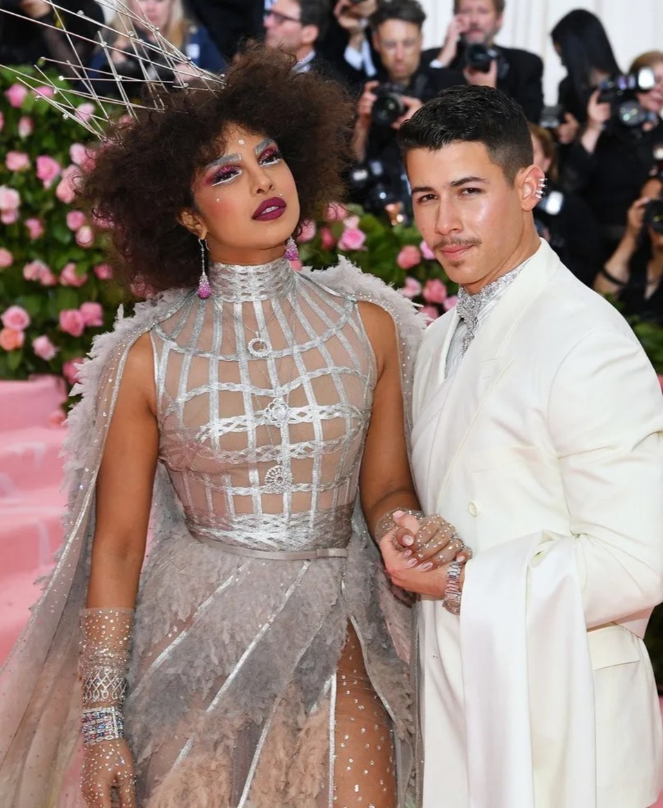 Katy Perry mặc đèn chùm dự Met gala - 7 Katy Perry mặc đèn chùm dự Met gala - 7