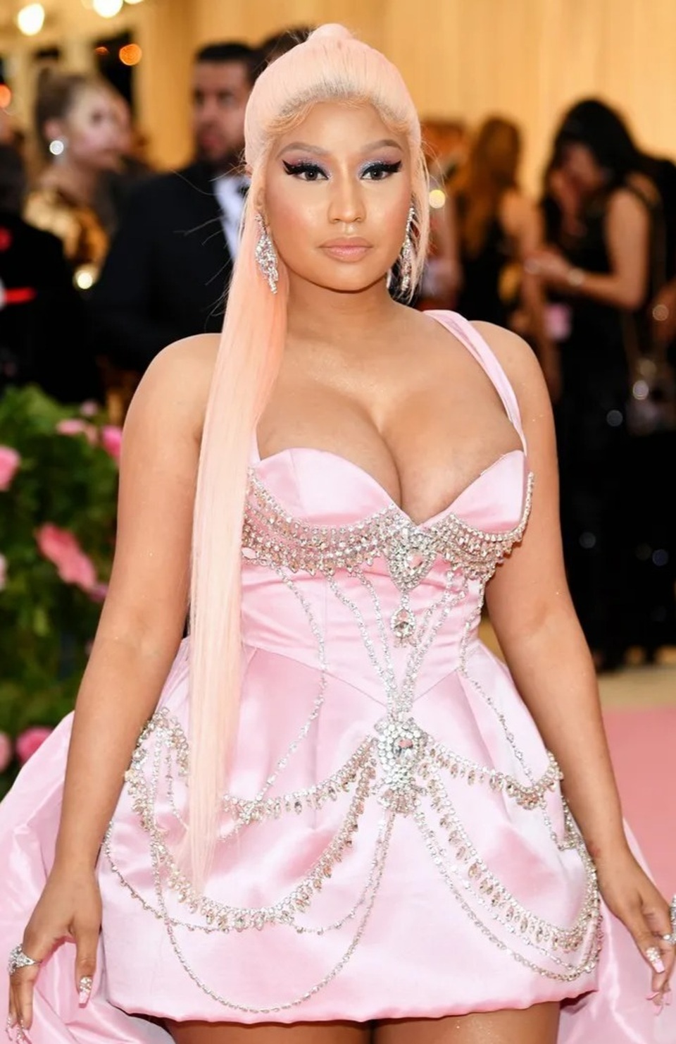Nicki Minaj khoe ngực khủng tại Met gala - 2