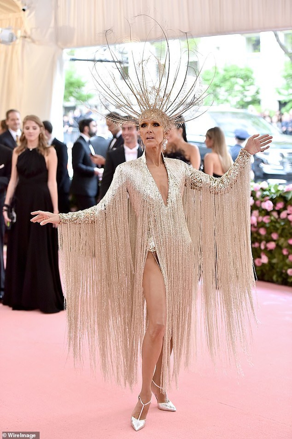 Celine Dion được khen mặc quá bắt mắt - 5 Celine Dion được khen mặc quá bắt mắt - 5