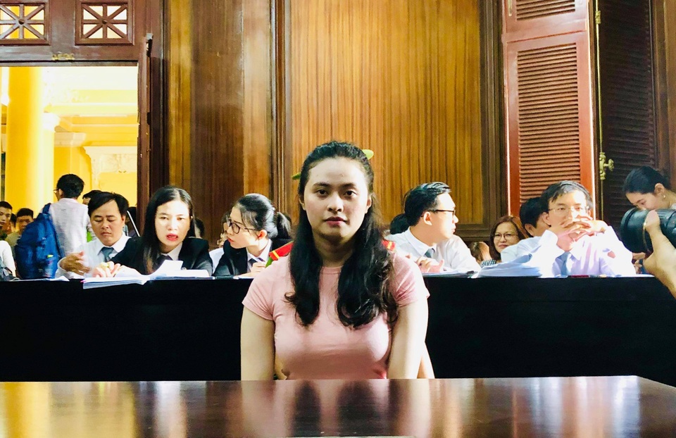 Hot girl Ngọc Miu bật khóc đòi gặp con tại tòa - 5 Hotgirl Ngọc Miu bật khóc đòi gặp con tại tòa - 5