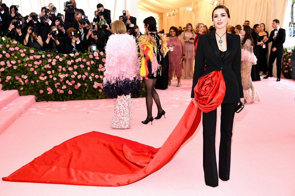 Jared Leto gây sốc khi mang tượng đầu người dự Met gala - 10 Jared Leto gây sốc khi mang tượng đầu người dự Met gala - 10