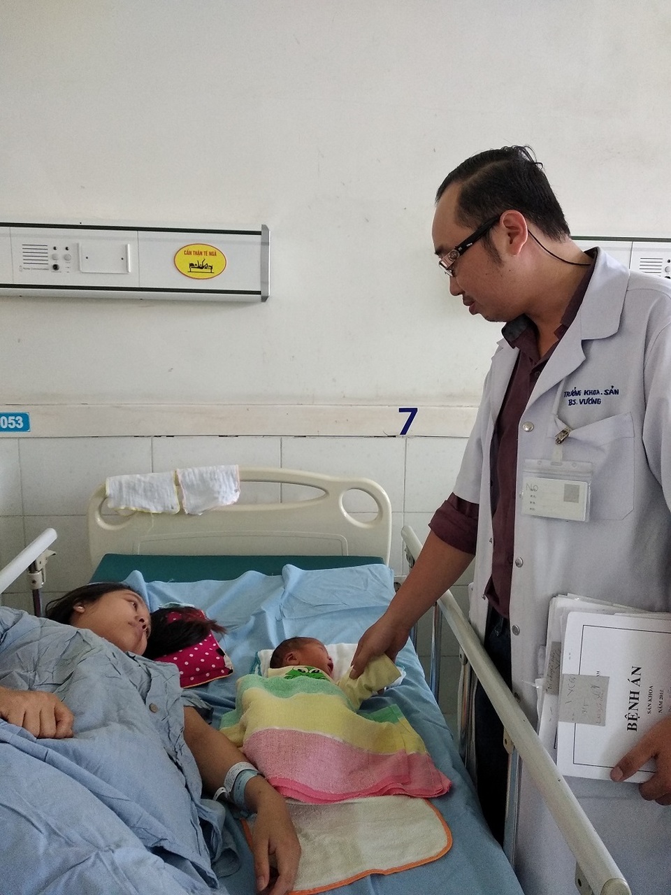 Cứu cháu bé bị sa dầy rốn Cứu cháu bé bị sa dầy rốn