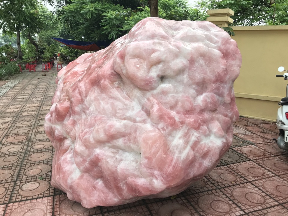 Sững sờ trước vẻ đẹp của bộ bàn ghế đá thạch anh hồng, chỉ đại gia mới dám chơi - 10 Sững sờ trước vẻ đẹp của bộ bàn ghế đá thạch anh hồng, chỉ đại gia mới dám chơi - 10