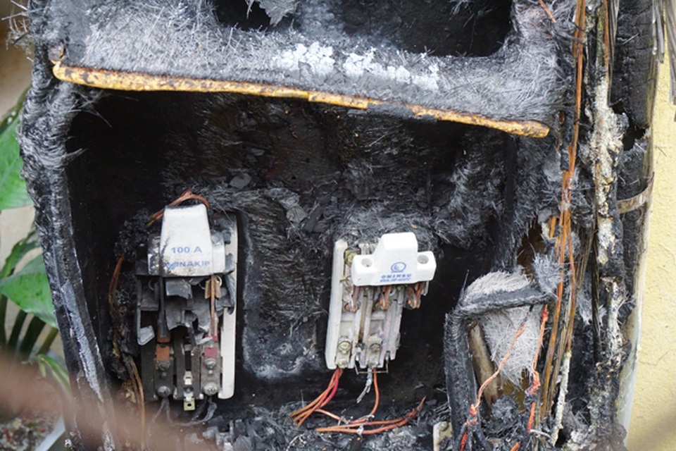 Trường mầm non gặp sự cố điện, hàng trăm phụ huynh khóc mếu đón con - 2 Trường mầm non gặp sự cố điện, hàng trăm phụ huynh khóc mếu đón con - 2