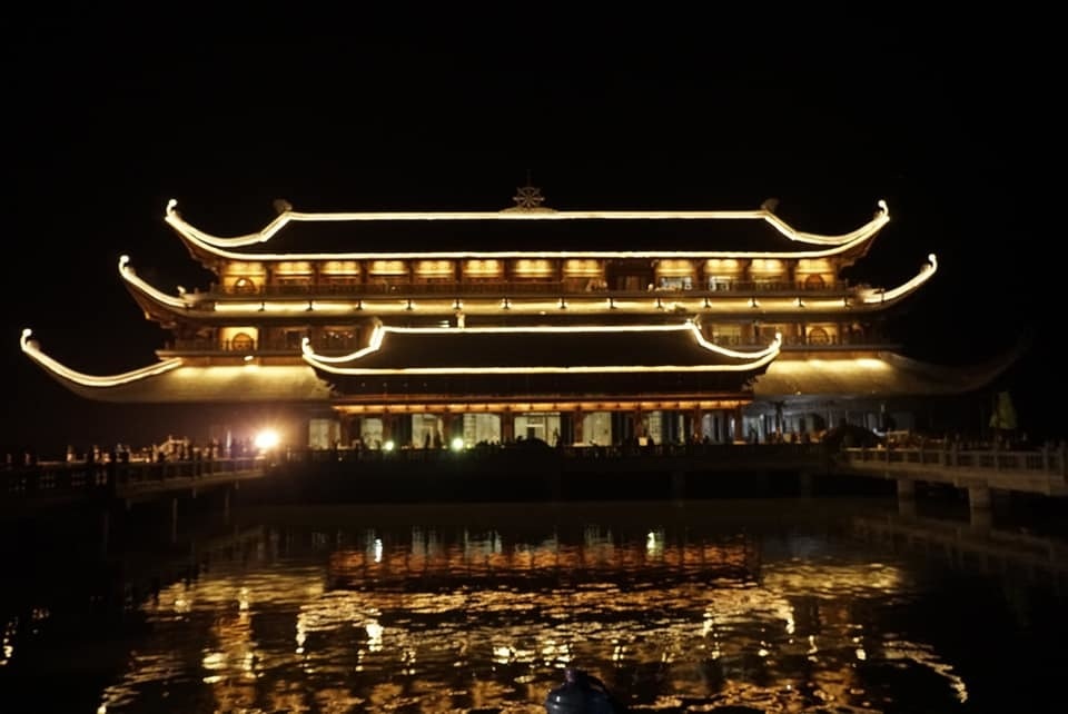 Phun hóa chất khử khuẩn, phòng chống dịch bệnh phục vụ Đại lễ Vesak - 1 Phun hóa chất khử khuẩn, phòng chống dịch bệnh phục vụ Đại lễ Vesak - 1