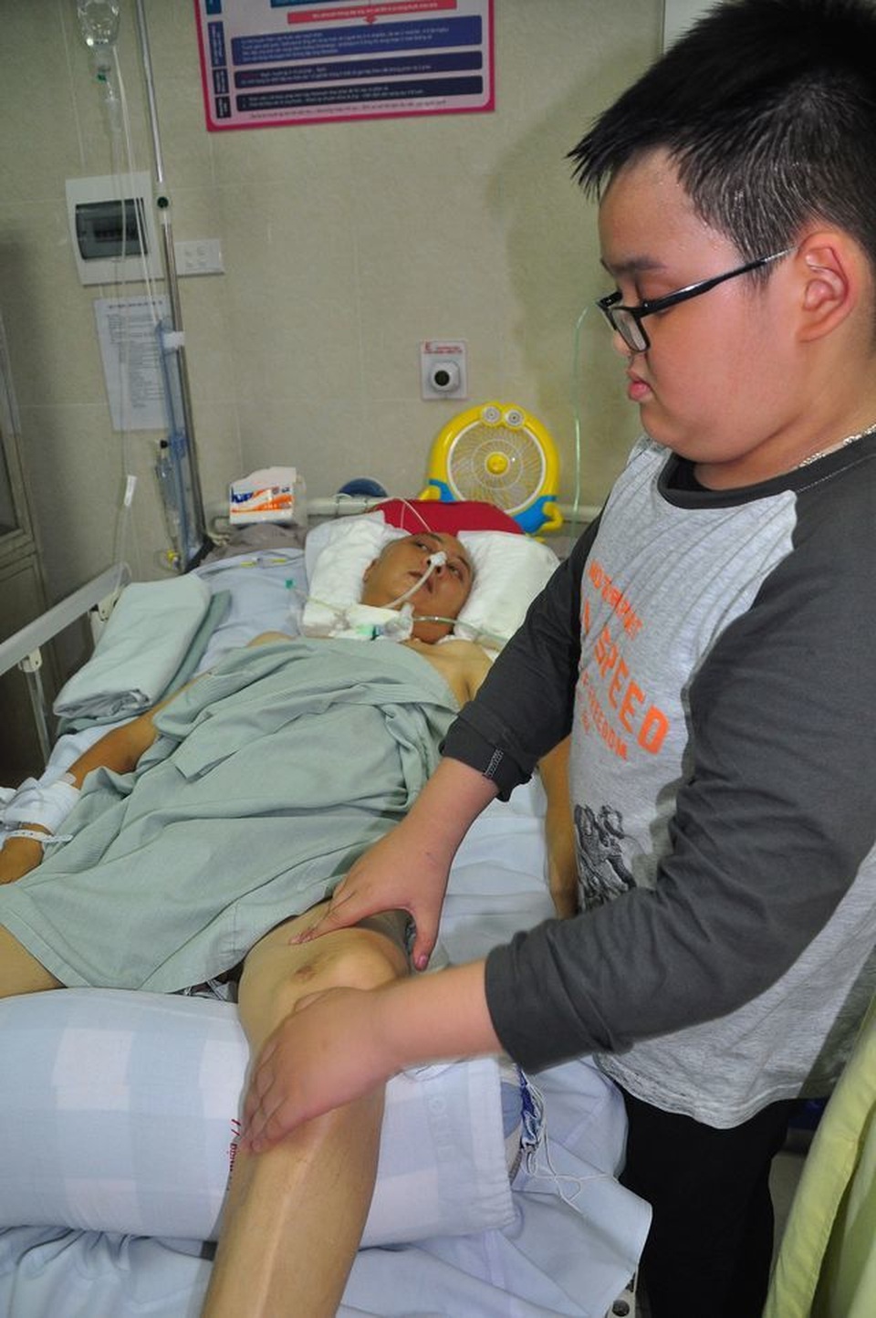 Người đàn ông chảy máu não được bạn đọc Dân trí giúp đỡ hơn 58 triệu đồng - 2 Người đàn ông chảy máu não được bạn đọc Dân trí giúp đỡ hơn 58 triệu đồng - 2