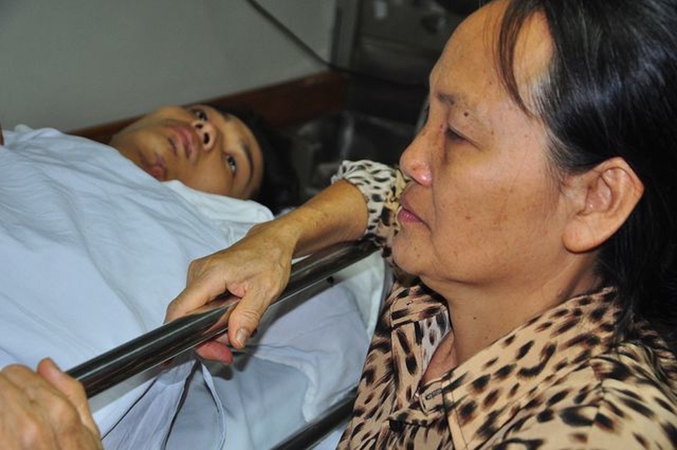 Bạn đọc Dân trí giúp đỡ hơn 116 triệu đồng đến hoàn cảnh mẹ ung thư chăm con tai nạn “thập tử nhất sinh” - 2 Bạn đọc Dân trí giúp đỡ hơn 116 triệu đồng đến hoàn cảnh mẹ ung thư chăm con tai nạn “thập tử nhất sinh” - 2