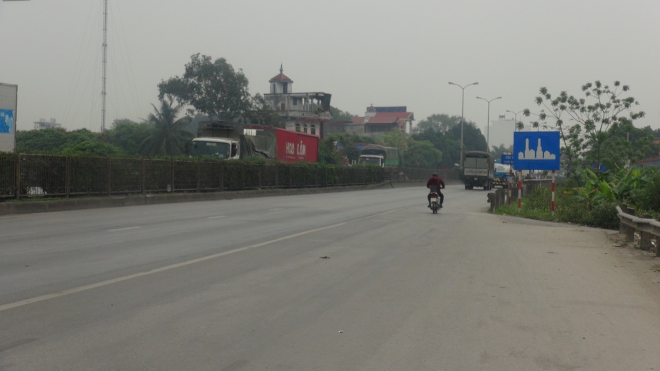 CSGT than thở hàng loạt biển báo, vạch sơn sai quy chuẩn - 3 CSGT than thở hàng loạt biển báo, vạch sơn sai quy chuẩn - 3