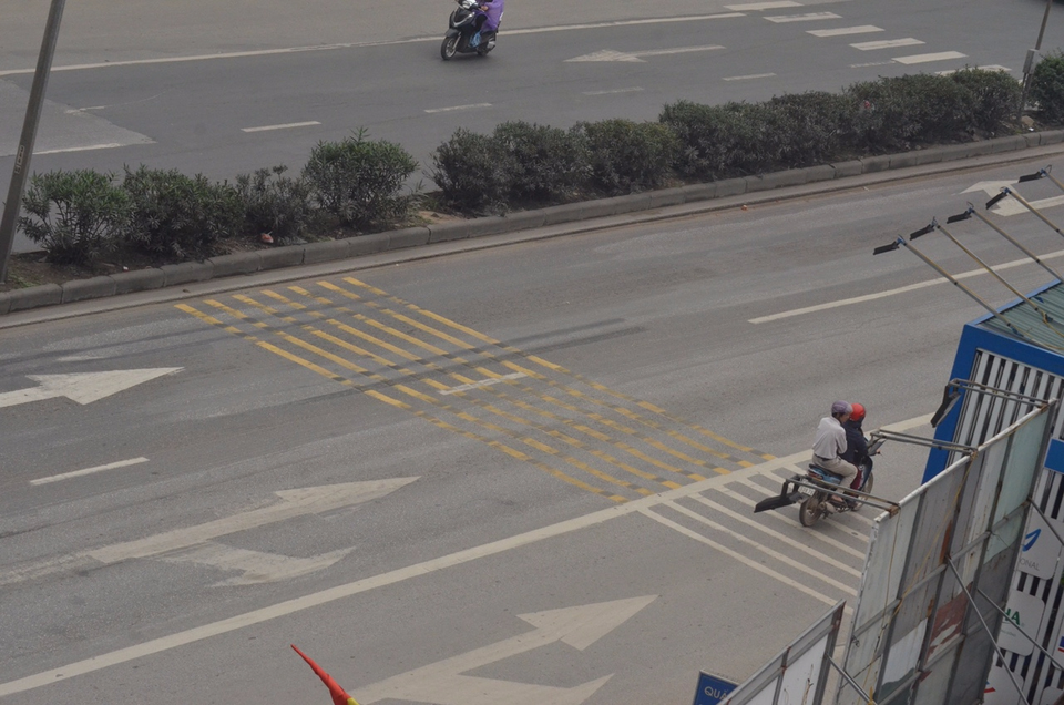 CSGT than thở hàng loạt biển báo, vạch sơn sai quy chuẩn - 4 CSGT than thở hàng loạt biển báo, vạch sơn sai quy chuẩn - 4