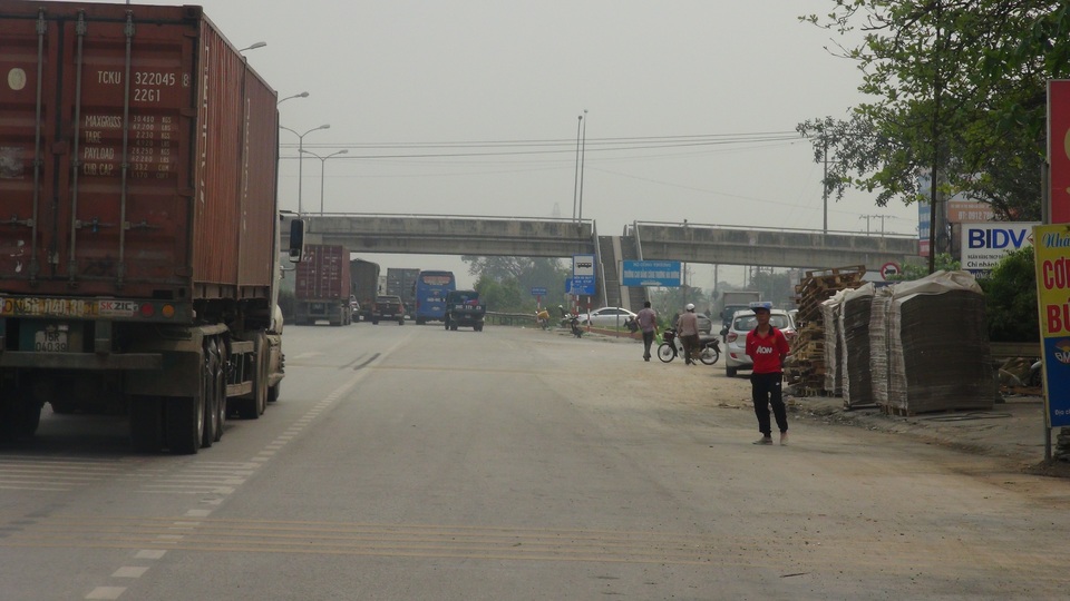 CSGT than thở hàng loạt biển báo, vạch sơn sai quy chuẩn - 8 CSGT than thở hàng loạt biển báo, vạch sơn sai quy chuẩn - 8