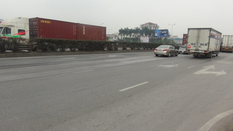 CSGT than thở hàng loạt biển báo, vạch sơn sai quy chuẩn - 11 CSGT than thở hàng loạt biển báo, vạch sơn sai quy chuẩn - 11