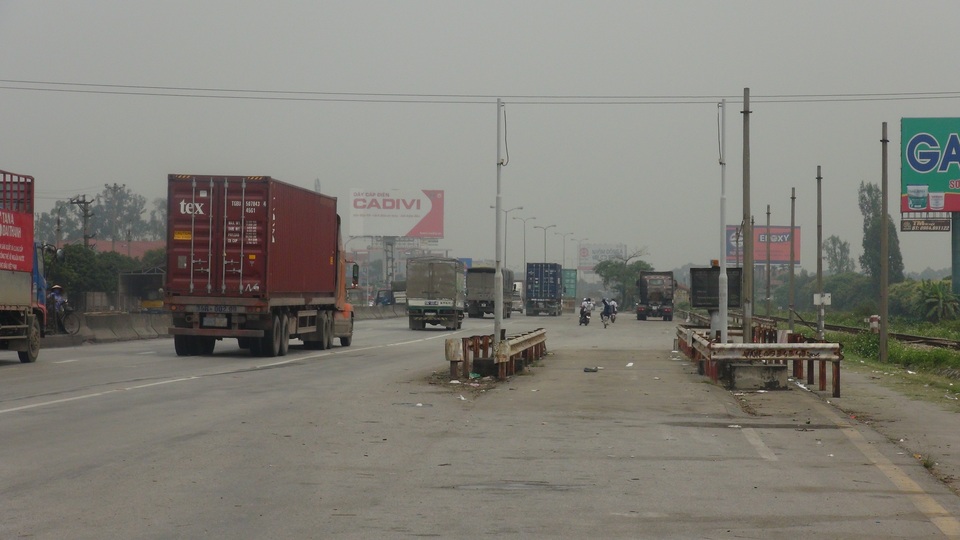CSGT than thở hàng loạt biển báo, vạch sơn sai quy chuẩn - 13 CSGT than thở hàng loạt biển báo, vạch sơn sai quy chuẩn - 13