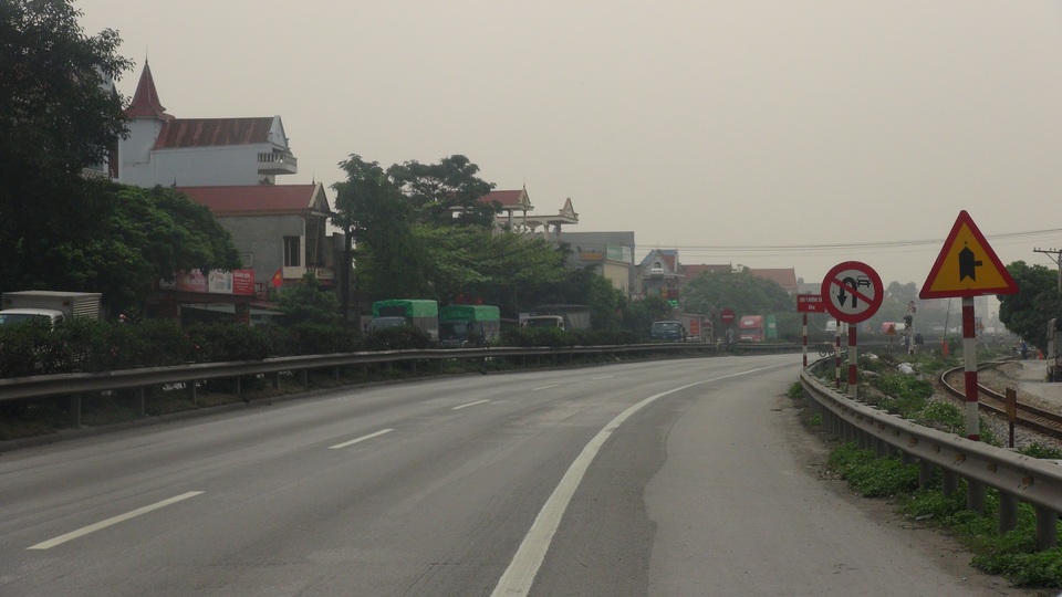 CSGT than thở hàng loạt biển báo, vạch sơn sai quy chuẩn - 14 CSGT than thở hàng loạt biển báo, vạch sơn sai quy chuẩn - 14