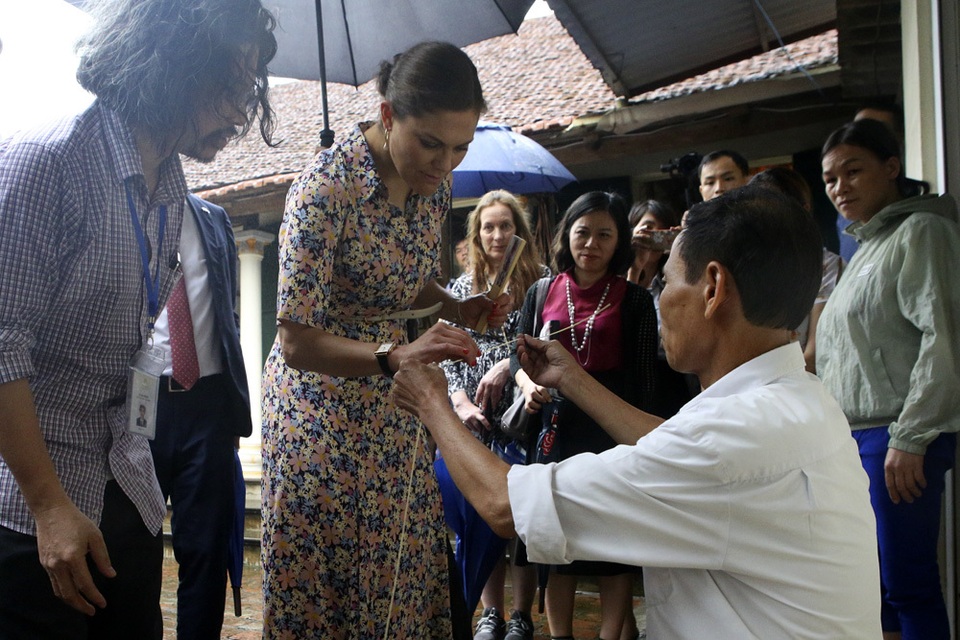 Công chúa Thụy Điển thăm Văn Miếu, ca ngợi tình hữu nghị lâu bền với Việt Nam - 16 Công chúa Thụy Điển thăm Văn Miếu, ca ngợi tình hữu nghị lâu bền với Việt Nam - 16