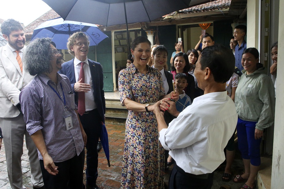 Công chúa Thụy Điển thăm Văn Miếu, ca ngợi tình hữu nghị lâu bền với Việt Nam - 18 Công chúa Thụy Điển thăm Văn Miếu, ca ngợi tình hữu nghị lâu bền với Việt Nam - 18