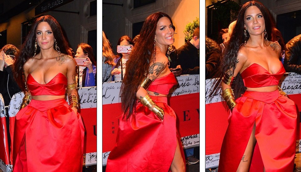 Choáng váng với váy bó nghẹt thở của Kim Kardashian - 36