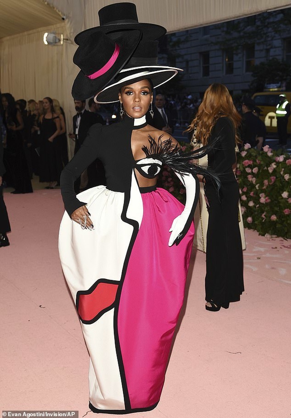 Janelle Monae đội bốn chiếc mũ dự Met gala - 7 Janelle Monae đội bốn chiếc mũ dự Met gala - 7