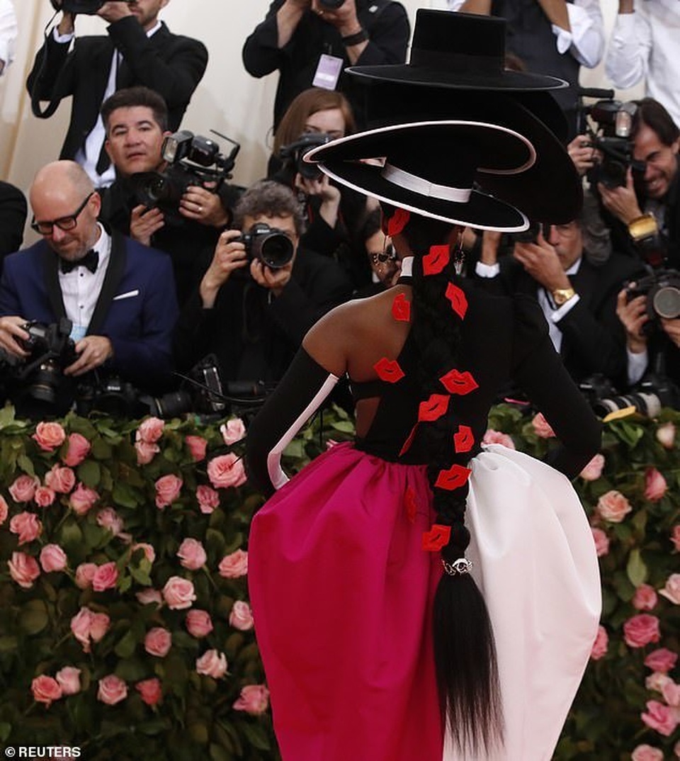 Janelle Monae đội bốn chiếc mũ dự Met gala - 5 Janelle Monae đội bốn chiếc mũ dự Met gala - 5