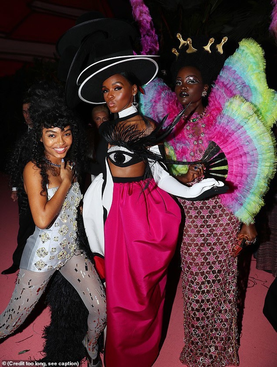 Janelle Monae đội bốn chiếc mũ dự Met gala - 2 Janelle Monae đội bốn chiếc mũ dự Met gala - 2