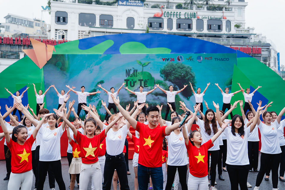 Ngày tử tế” – Dấu mốc đặc biệt kỷ niệm 5 năm lan tỏa lòng nhân ái trong xã hội - 1 Ngày tử tế” – Dấu mốc đặc biệt kỷ niệm 5 năm lan tỏa lòng nhân ái trong xã hội - 1