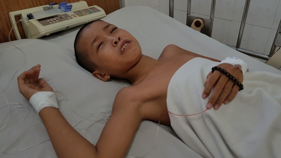 Xót xa cậu học trò nghèo bị nhiễm uốn ván trong lúc đi lượm ve chai - 1 Xót xa cậu học trò nghèo bị nhiễm uốn ván trong lúc đi lượm ve chai - 1